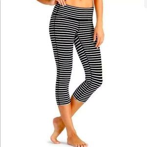 Athleta Stripes Chaturanga Capri Leggings Cropped Black White Womens Size Small